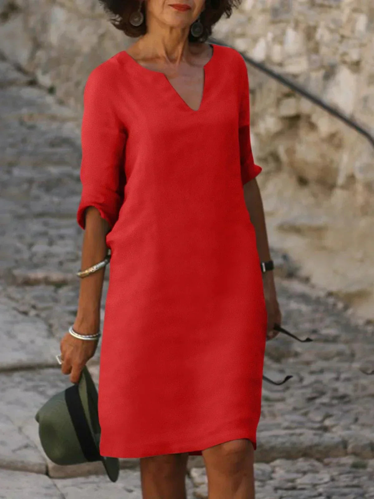 Saoirse™ - Robe élégante à col en V flatteur qui dissimule le ventre