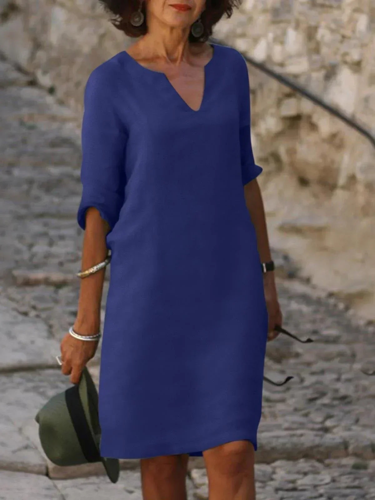 Saoirse™ - Robe élégante à col en V flatteur qui dissimule le ventre