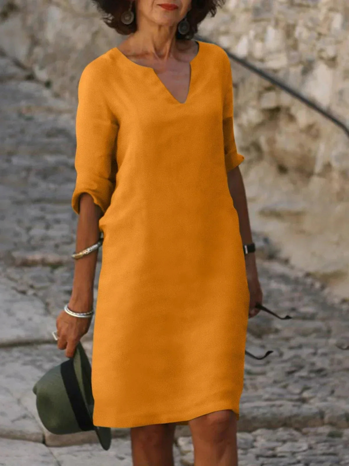 Saoirse™ - Robe élégante à col en V flatteur qui dissimule le ventre