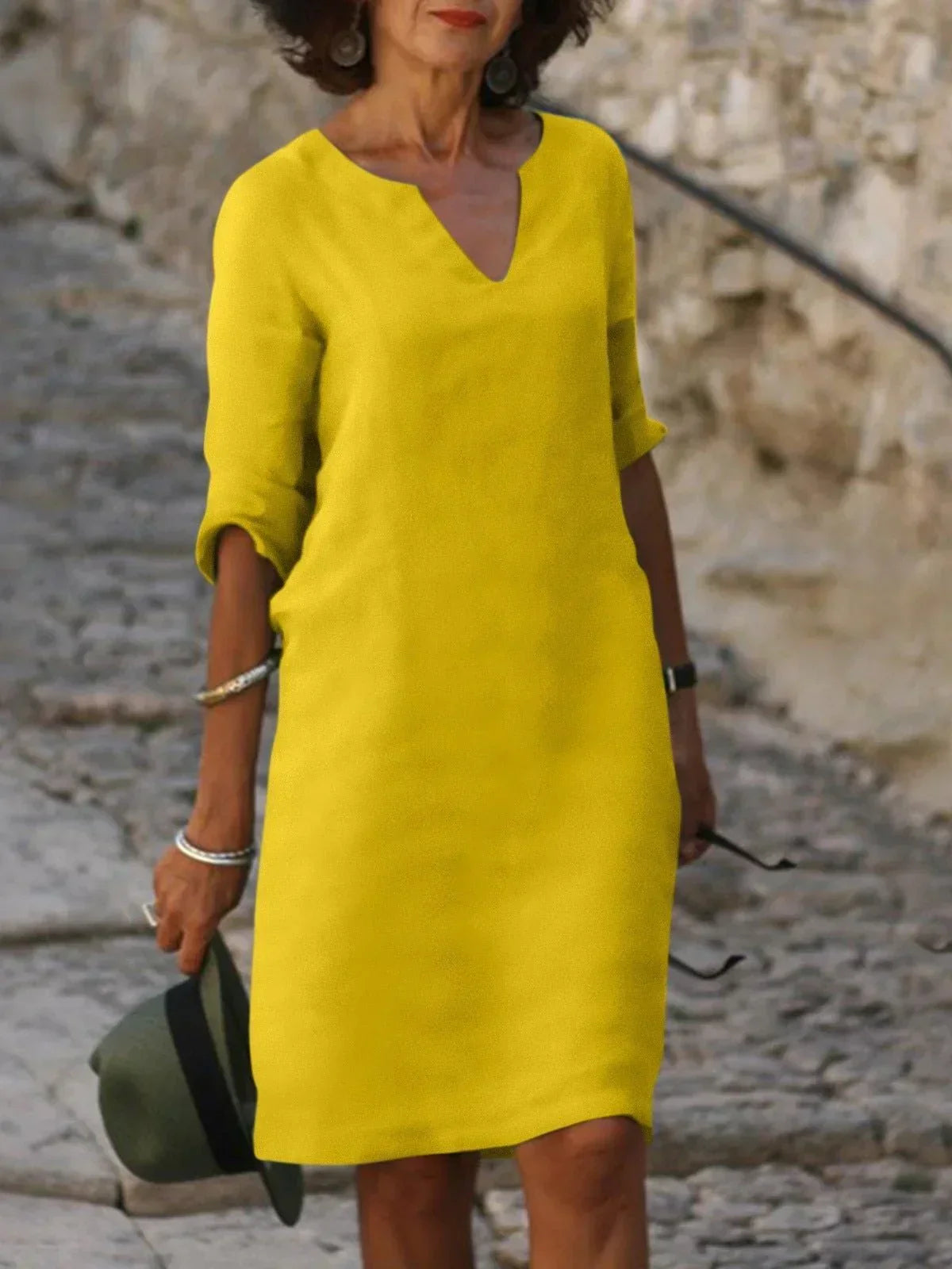 Saoirse™ - Robe élégante à col en V flatteur qui dissimule le ventre