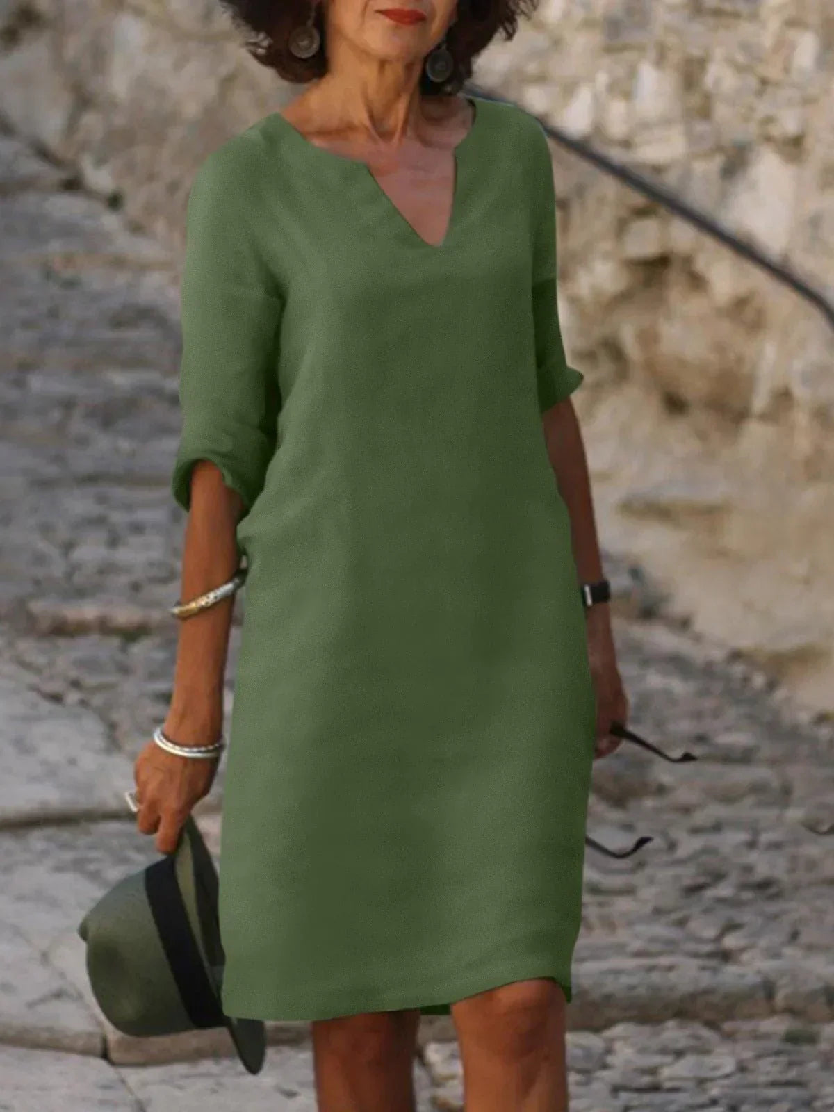 Saoirse™ - Robe élégante à col en V flatteur qui dissimule le ventre
