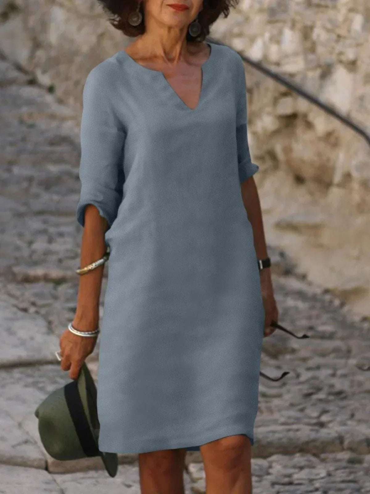 Saoirse™ - Robe élégante à col en V flatteur qui dissimule le ventre